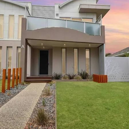 Og Spa Retreat- 3 Bedroom, Spa, Central, Aircon Ocean Grove Exterior photo