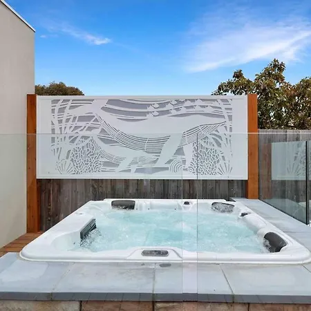 Og Spa Retreat- 3 Bedroom, Spa, Central, Aircon Ocean Grove Exterior photo