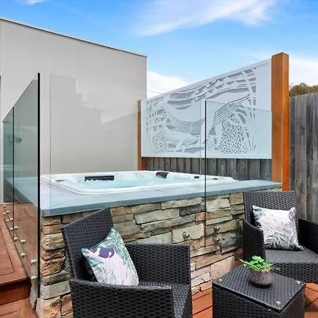 Og Spa Retreat- 3 Bedroom, Spa, Central, Aircon Ocean Grove Exterior photo