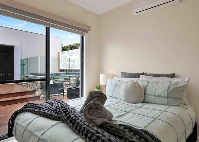 Og Spa Retreat- 3 Bedroom, Spa, Central, Aircon