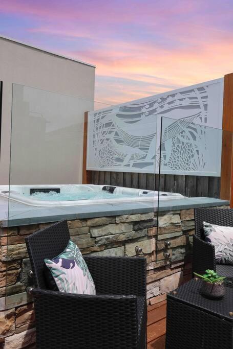 Holiday home Og Retreat- 3 Bedroom, Spa, Central, Aircon *